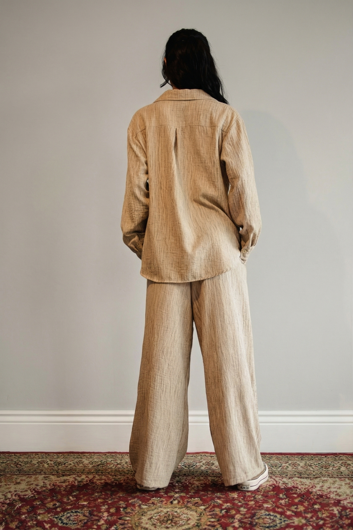ikironka-conjunto-cafe-mujer-posterior.jpg