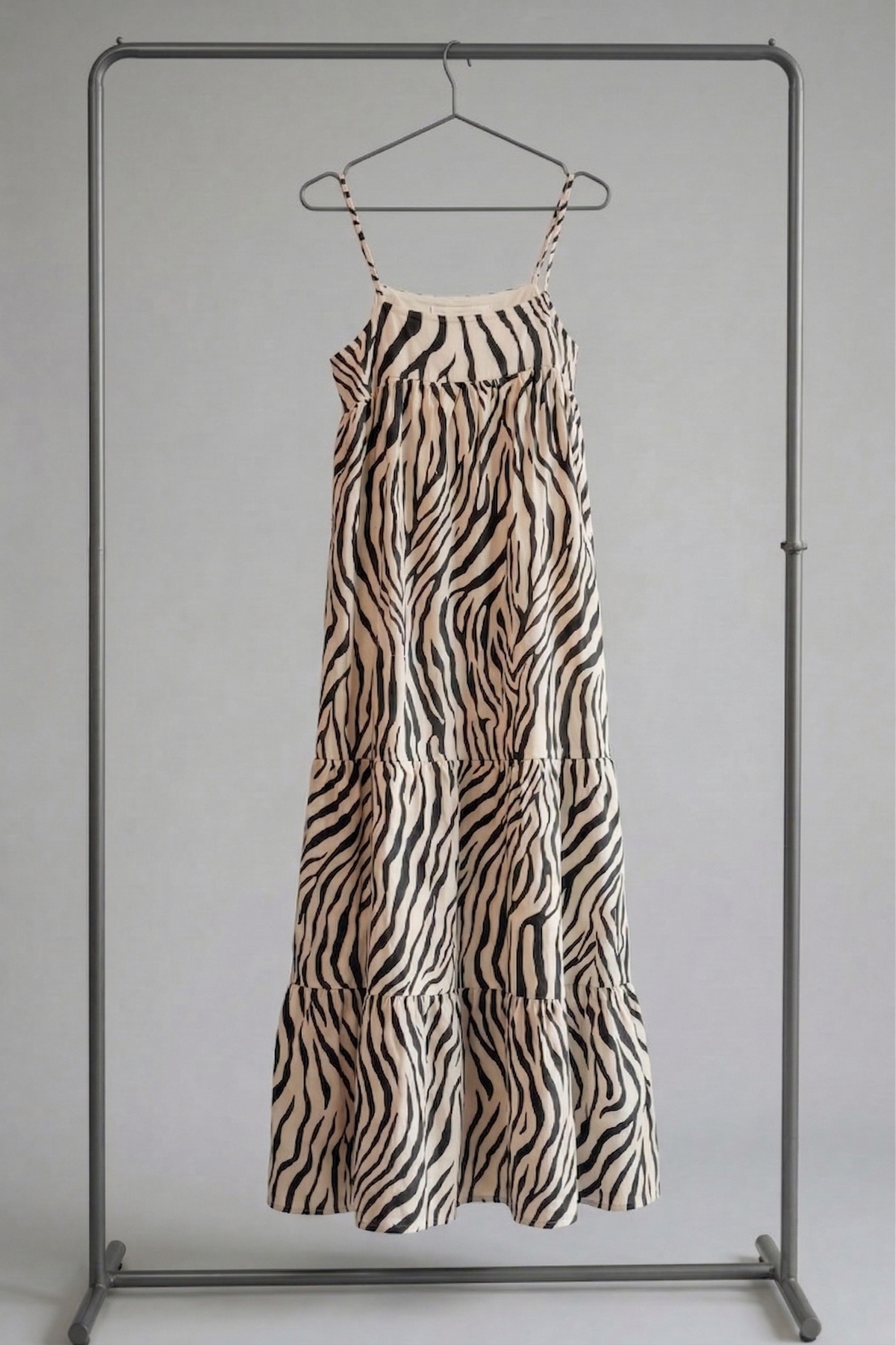 ikironka-vestido-cebra-cafe-mujer-colgado.jpg